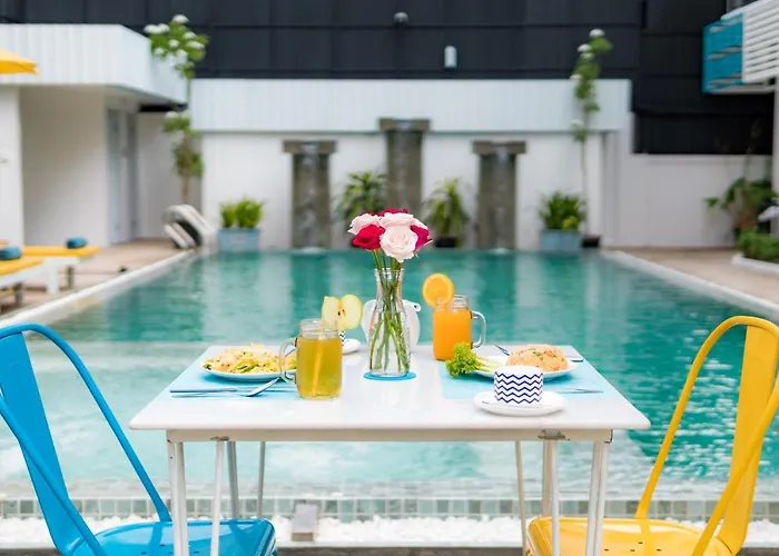 Glow Inn Poolside 4*