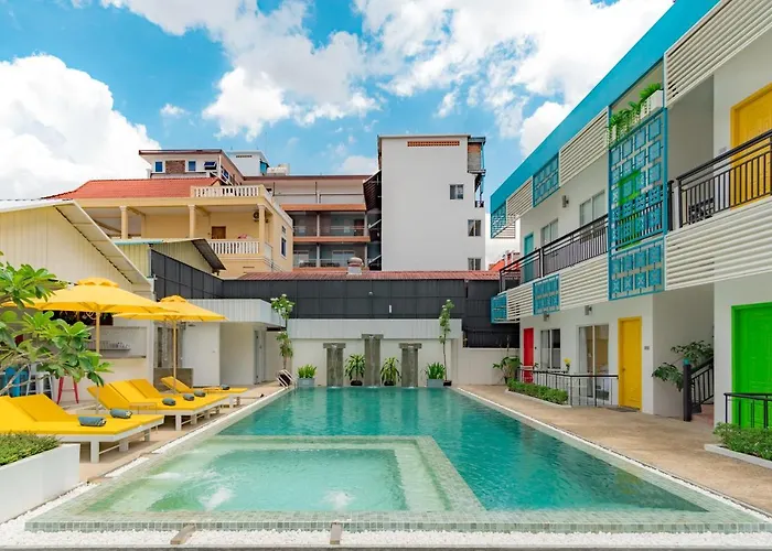 Glow Inn Poolside 4*